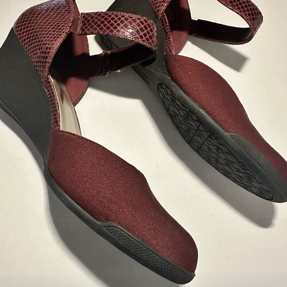 Anne Klein Red Heels with Ankle Strap and Suede Finish - Picture 2 of 12